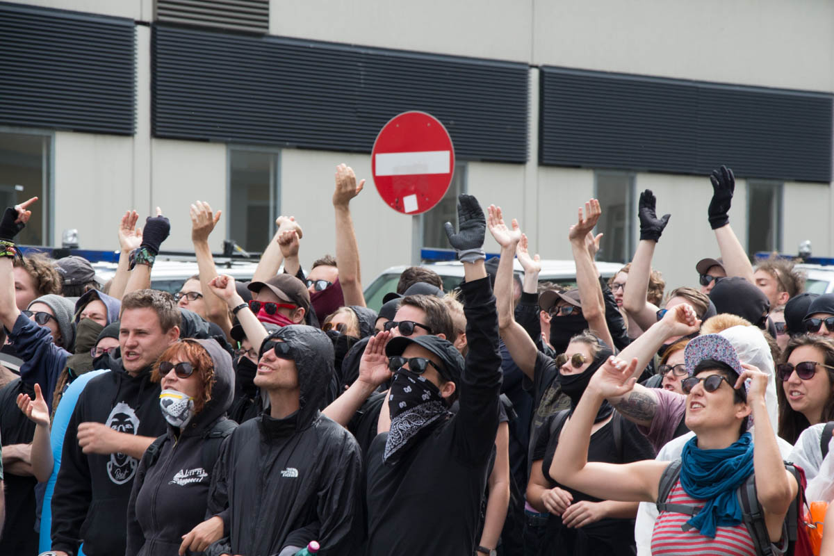 Activists chant on Feldenstraße.